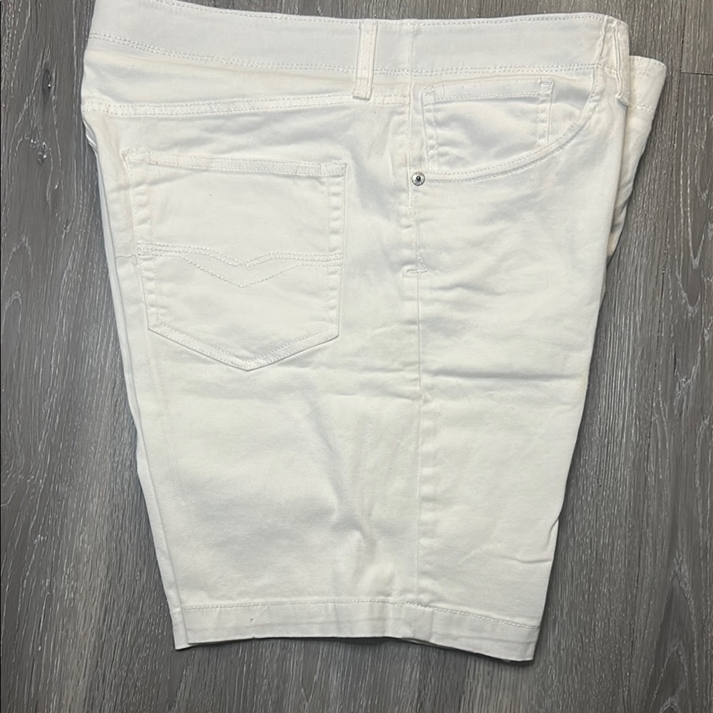 Izod White Jean Shorts Casual Summer Style